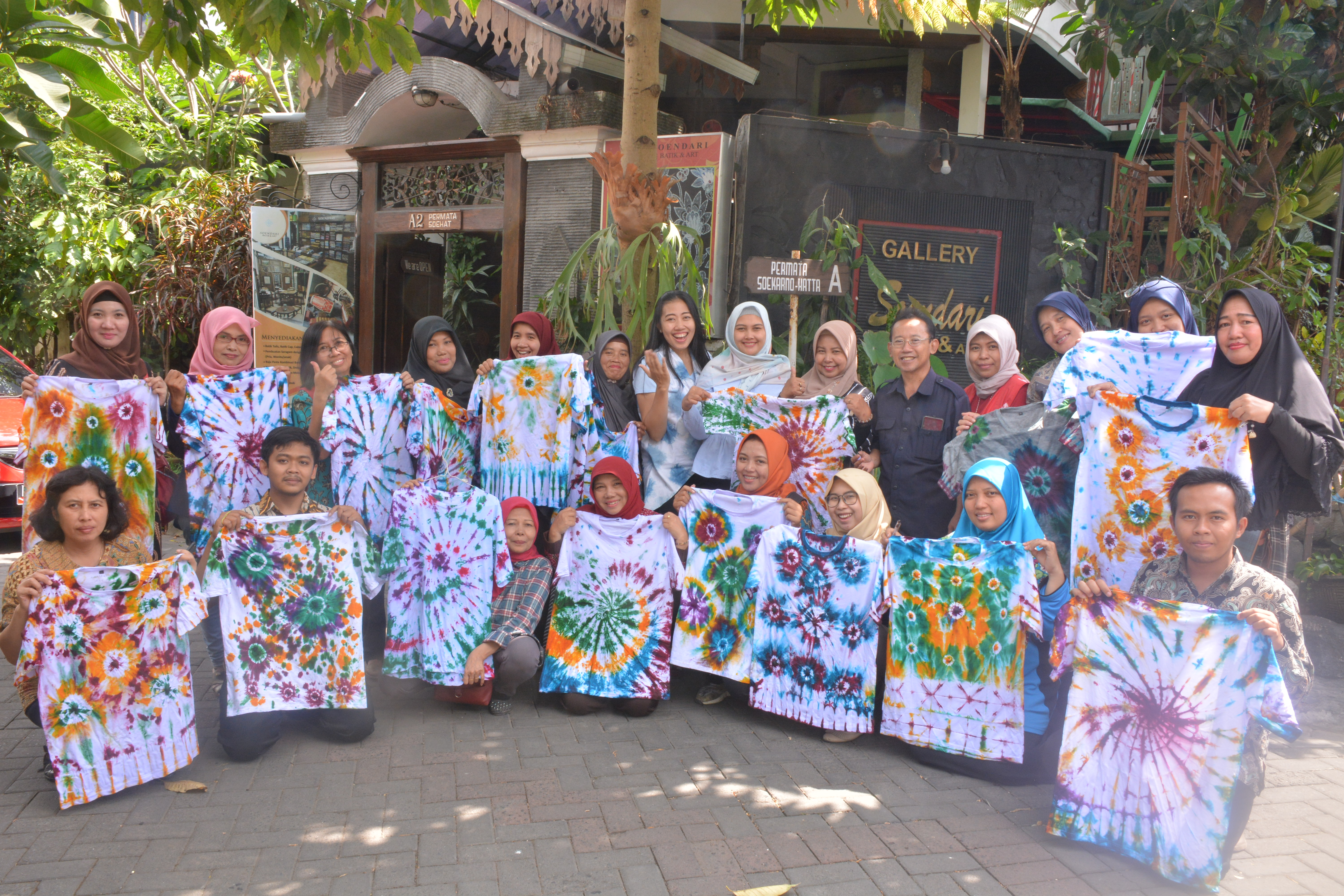 PELATIHAN KEWIRAUSAHAAN BATIK JUMPUT DOSEN PLB