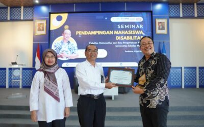 Dr. Ahsan Romadlon Junaidi, M.Pd berbicara tentang “Pendampingan Mahasiswa Disabilitas” dalam kegiatan Seminar di Universitas Sebelas Maret (UNS)